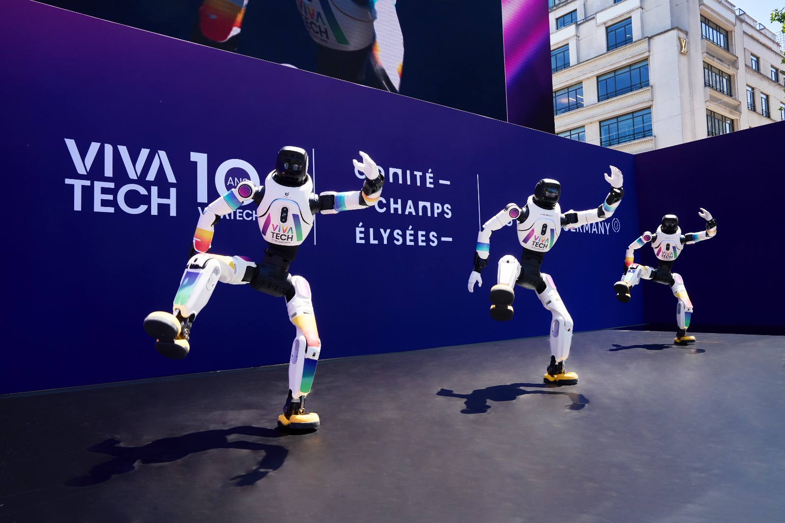 AGIBOT Showcases Embodied...